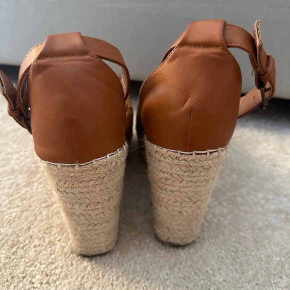 Steve Madden wedges with ankle strap - Picture 2 of 3